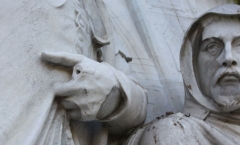 Statue in need of repair Statue in need of repair