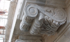 Modillions under arch